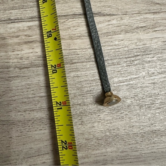 Foxy Elegant Gold Tone and Gray Leather Wrap Chain Bracelet Magnet Closure - Picture 5 of 5